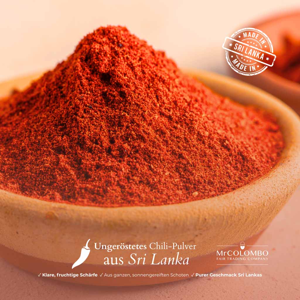 Ungeröstetes rotes Chili-Pulver in Tonschale | fruchtige Schärfe aus Sri Lanka.