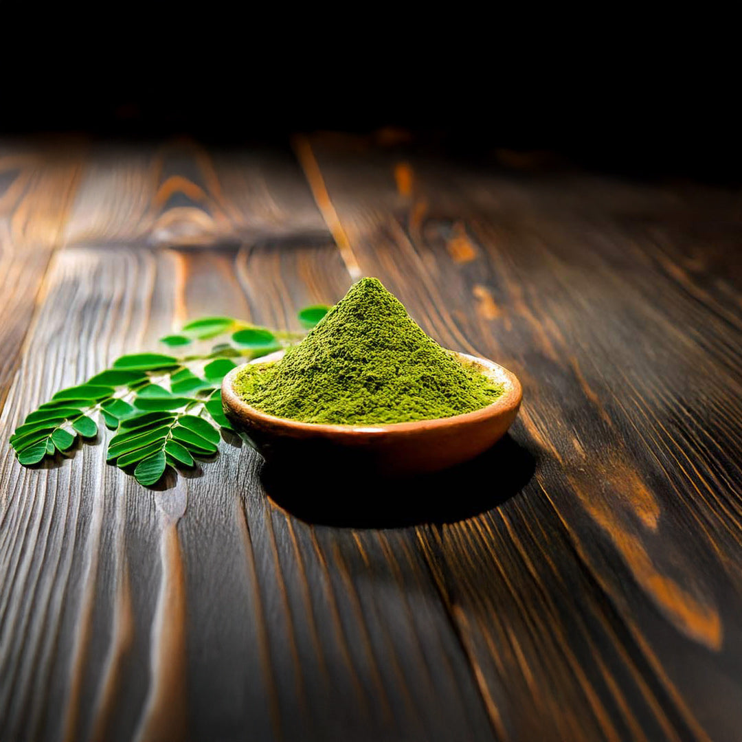 Versuchen Sie mit Moringa-Blatt Pulver Ihre nächste Suppe, Ihr Curry, Ihre Guacamole oder Ihren grünen Smoothie zu verfeinern.