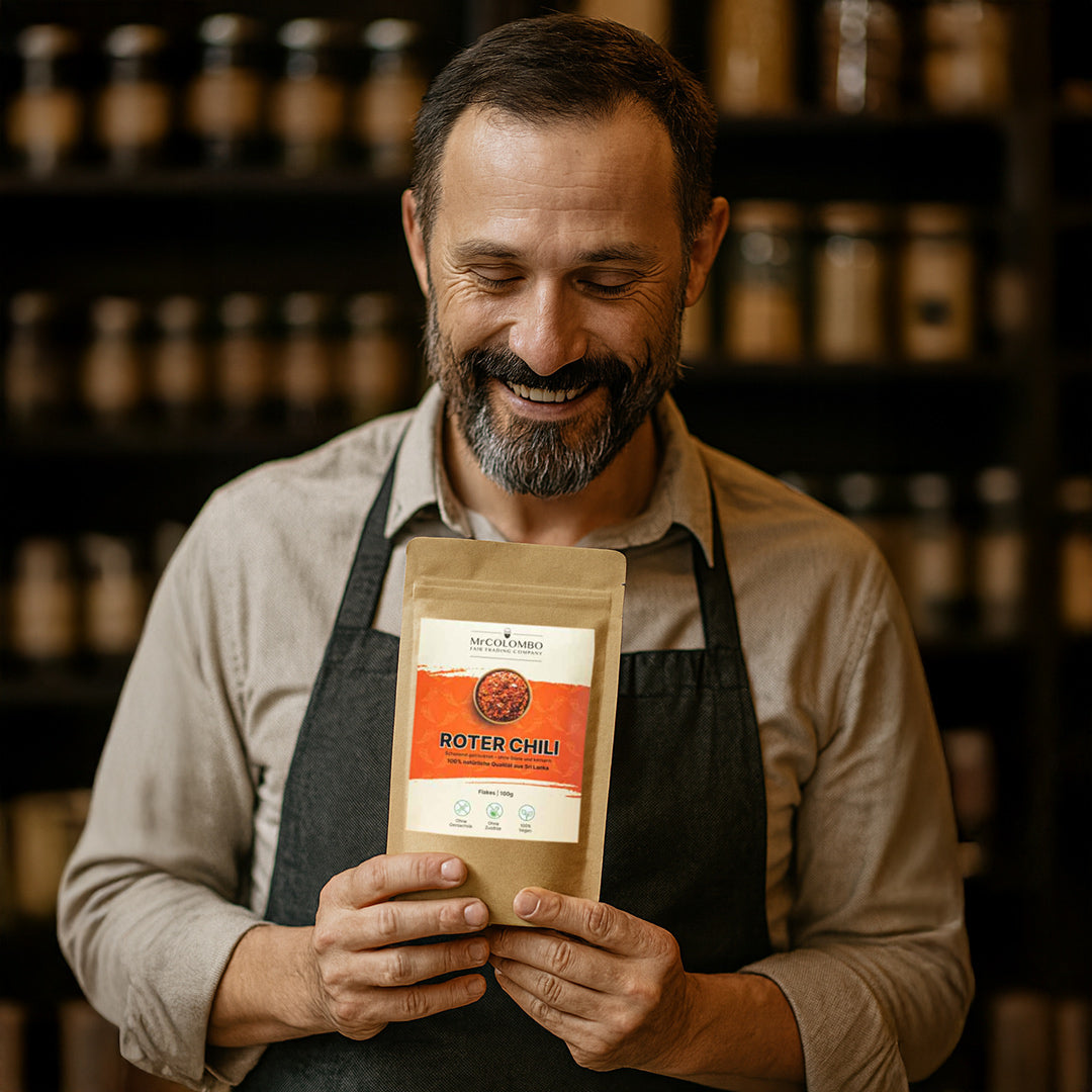 Wiederverkäufer hält Roter Chili von MrCOLOMBO in der Hand