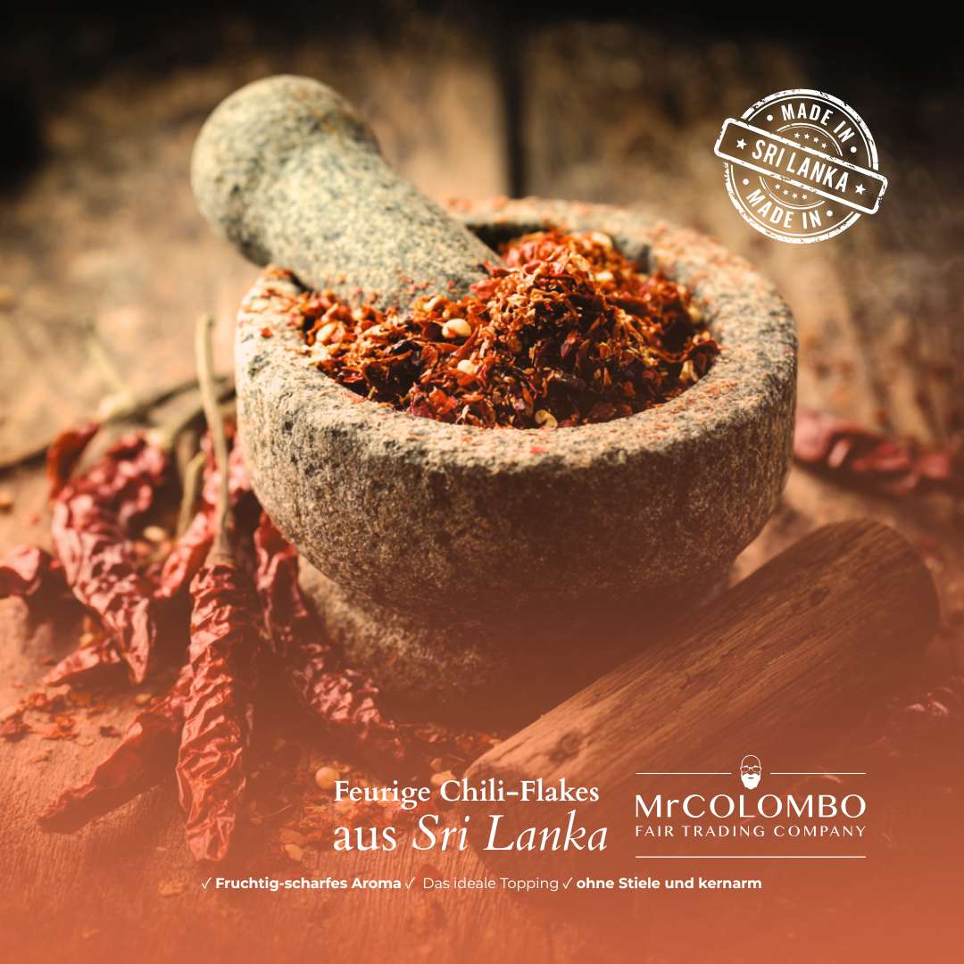 Frische Chili-Flakes im Steinmörser | traditionell verarbeitet in Sri Lanka von MrCOLOMBO.