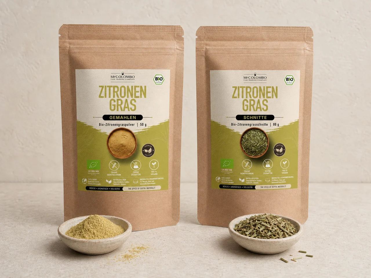 Hierba limón ecológica de MrCOLOMBO de Sri Lanka como producto final - polvo 50 g y cortada 80 g con ambas especias en pequeños cuencos de cerámica